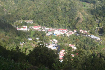 Village de SALAZIE vue de l'eperon Dominique BOYER